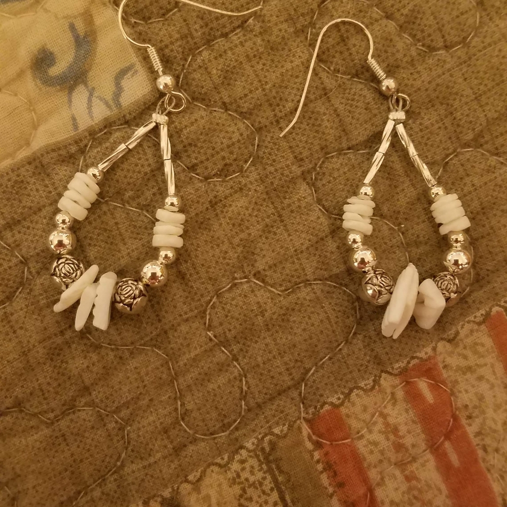 Pretty white and silver dangly handmade earringsPlease go to my page and see ot - Picture 8 of 12